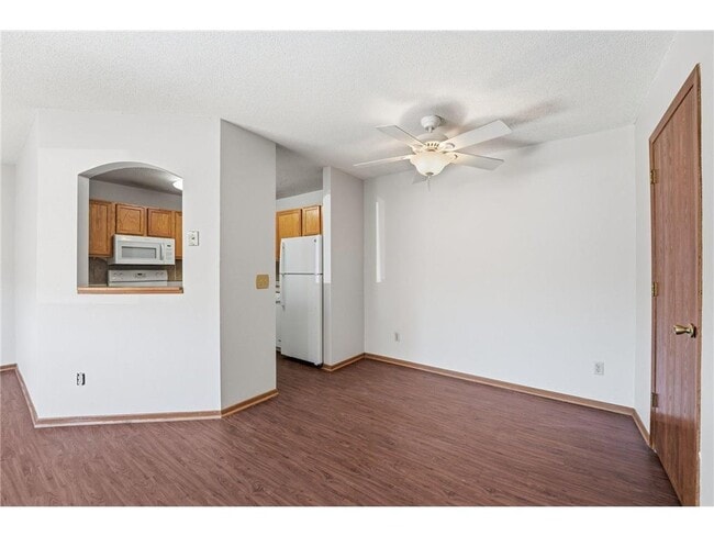 Photo - 64 E 13th St