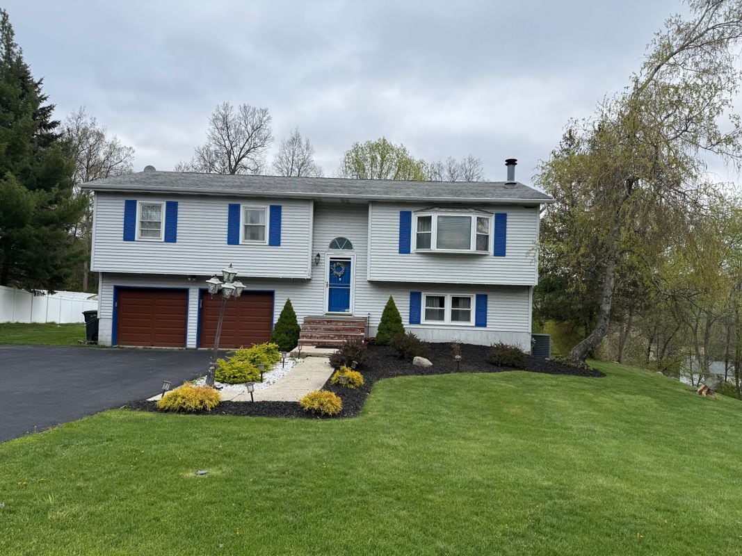 Photo - 10 Candlewood Rd