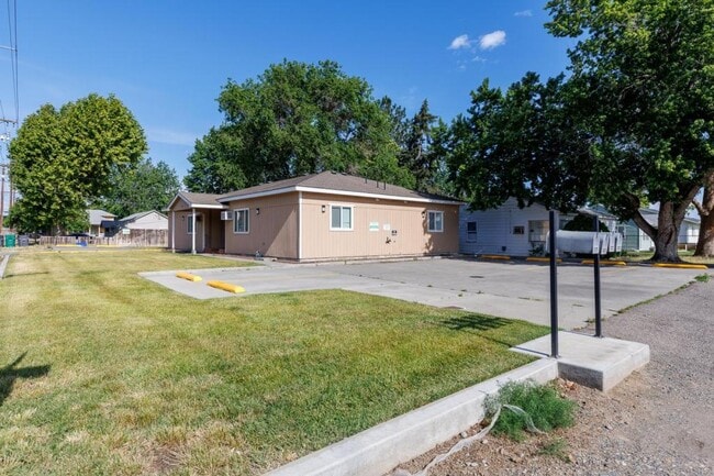 Photo - 920 W Entiat Ave