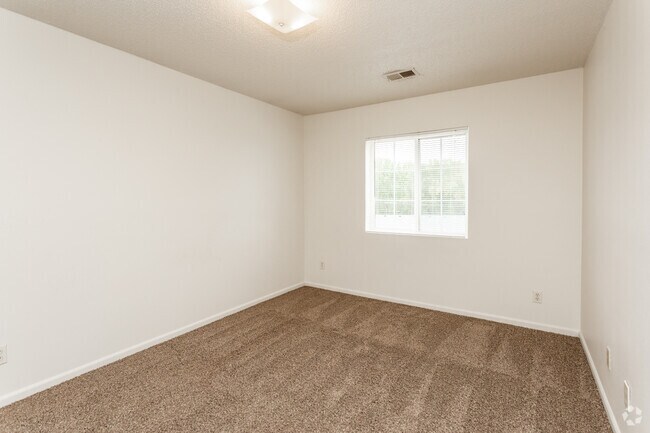 2BR, 1BA - 800 SF