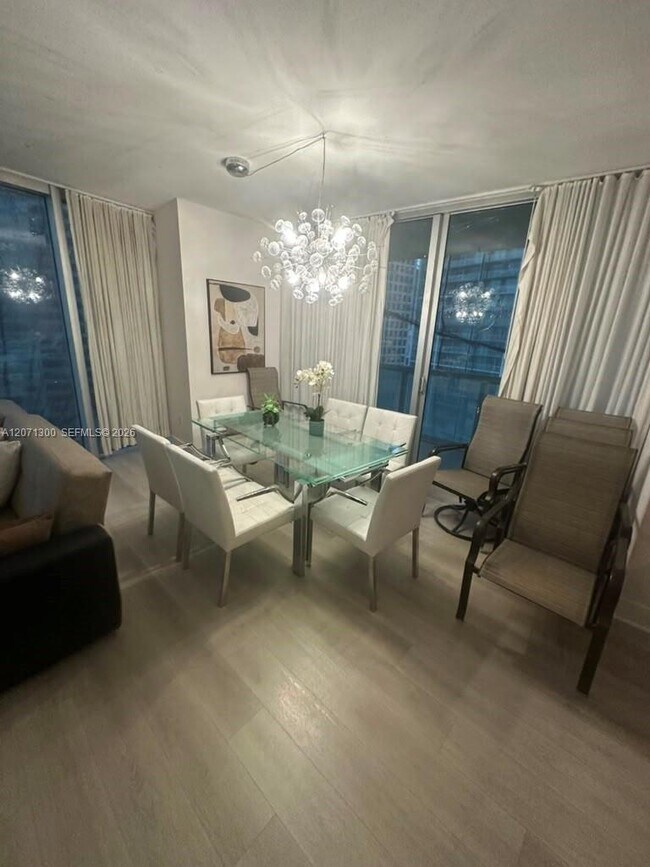 Photo - 485 Brickell Ave Unidad 1908