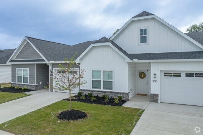 Building Photo - The Villas at Maplewood Rental