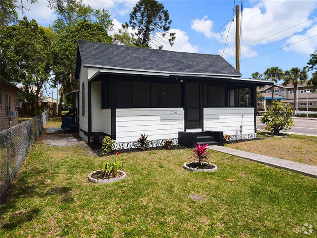 Building Photo - 710 Seminole St Rental