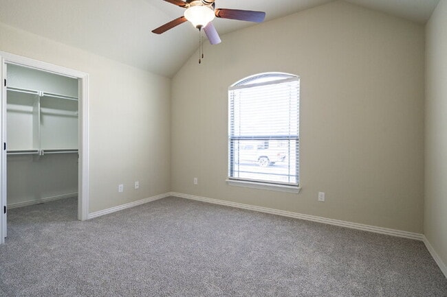 Photo - 921 Sassafras Ln