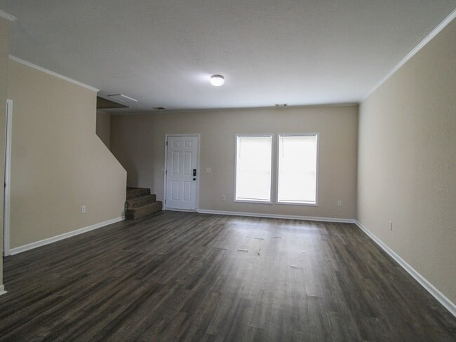 122 Meadows Ln