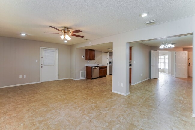 Photo - 403 Blueberry Dr