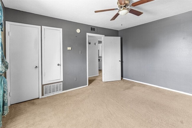 Building Photo - 9007 Gaylord Dr Unit True