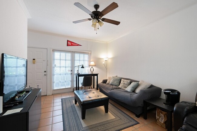 Photo - 8055 Cambridge St Unidad 87