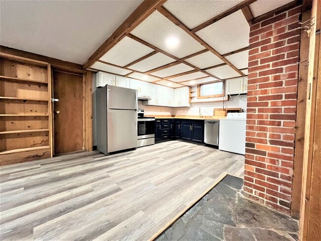 Photo - Newly Renovated Daylight Basement Duplex Apartment in Amazing Location! Unit B
