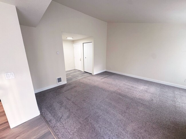 Photo - Wellington Place Apartments