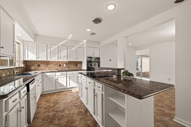 Photo - 1007 Apache Falls Dr