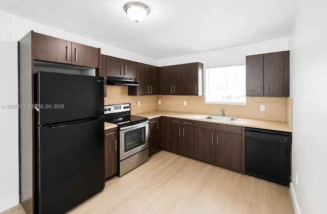 Building Photo - 13 S Royal Poinciana Blvd Unit 20