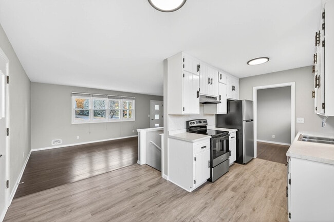 Photo - 3953 Arthur St NE