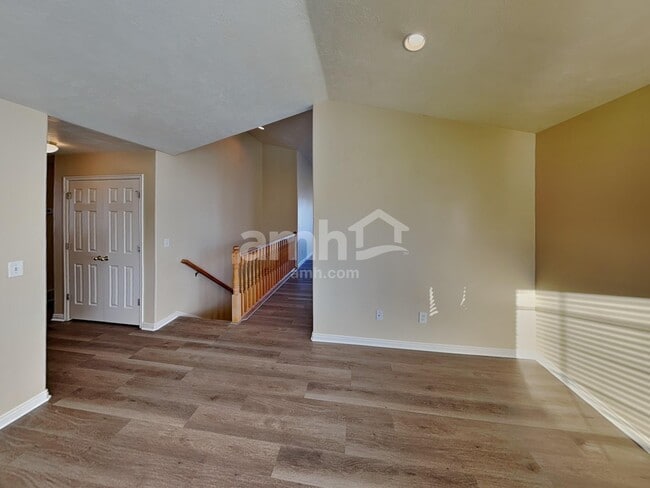 1265 E Loafer View Dr