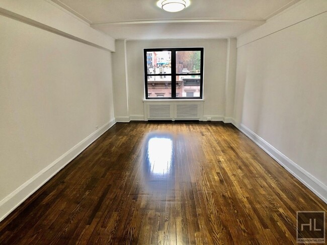 Photo - EAST 38 STREET Unidad 2J