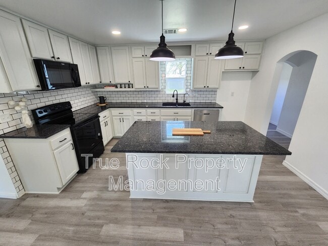 Photo - 127 E 3rd St