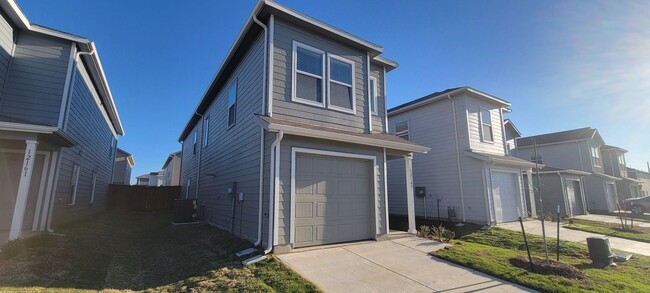 NEWLY BUILT 4 bedroom 2.5 Bath - NEWLY BUILT 4 bedroom 2.5 Bath House