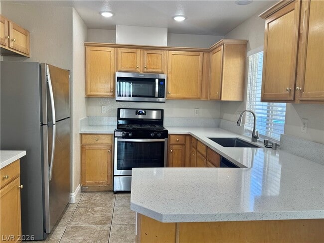 Photo - 7512 Jacaranda Leaf St