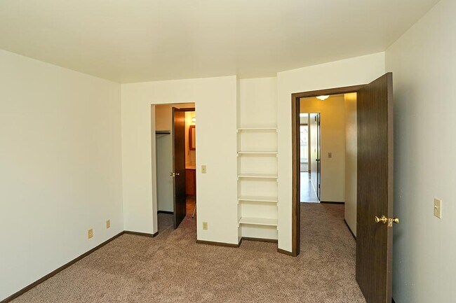 Summit Lake Apartments and Townhomes