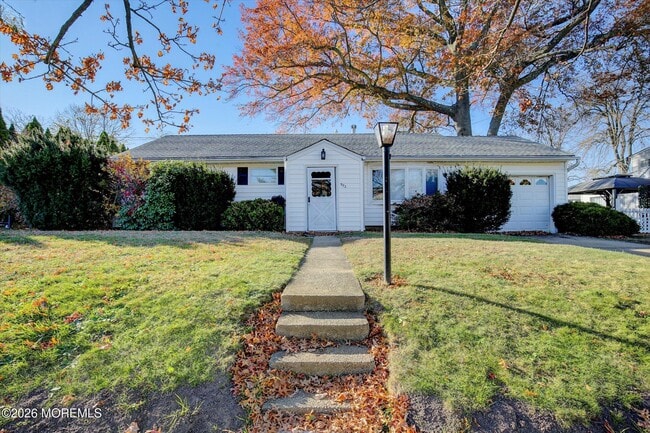 Building Photo - 972 Woodgate Ave