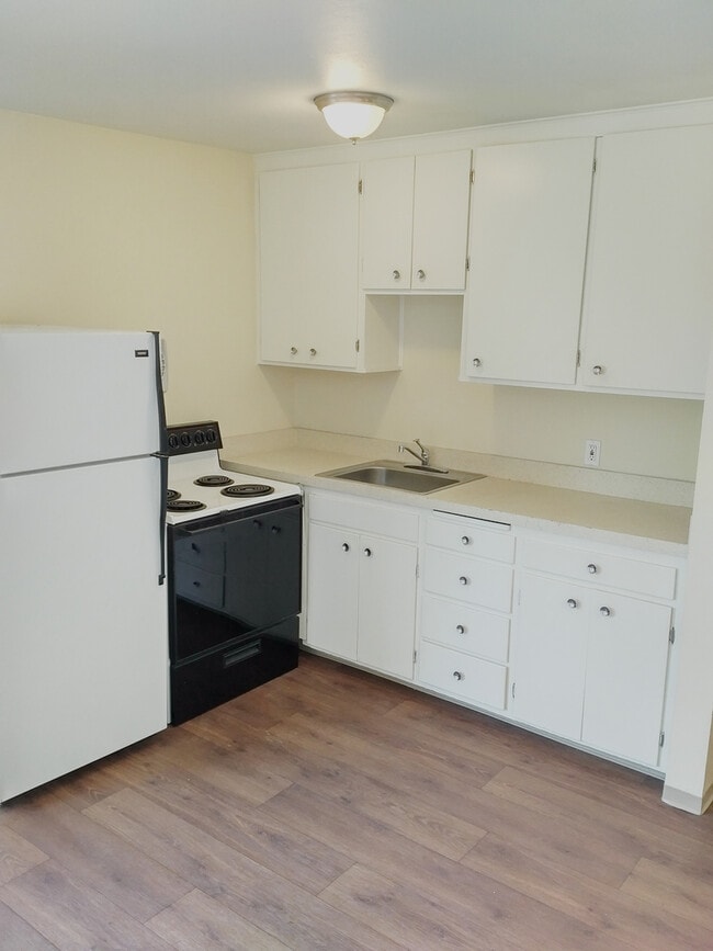 Photo - Eastwind Apartments