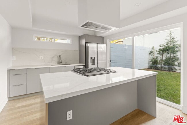 Photo - 1752 N Van Ness Ave Unit 3/4