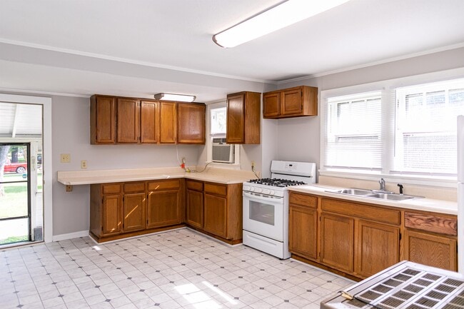 Photo - 115 E Parker Rd