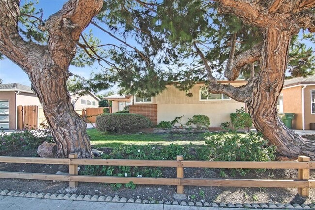 Photo - 11856 Beatrice St