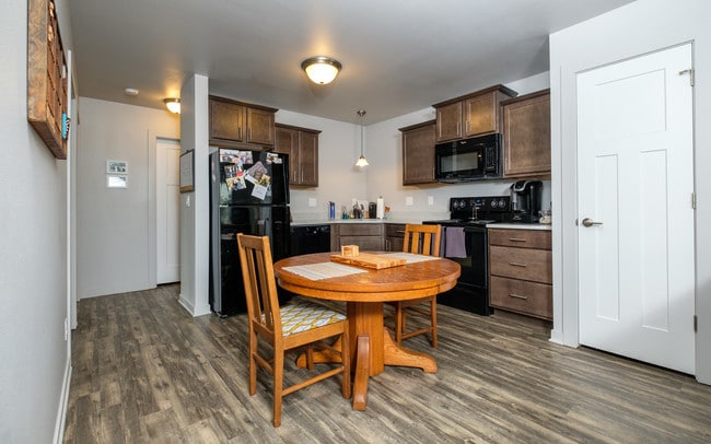 Photo - 4817 NE Sherman Ln