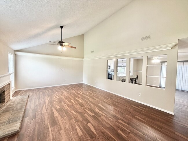 Building Photo - 11223 Willow Field Dr