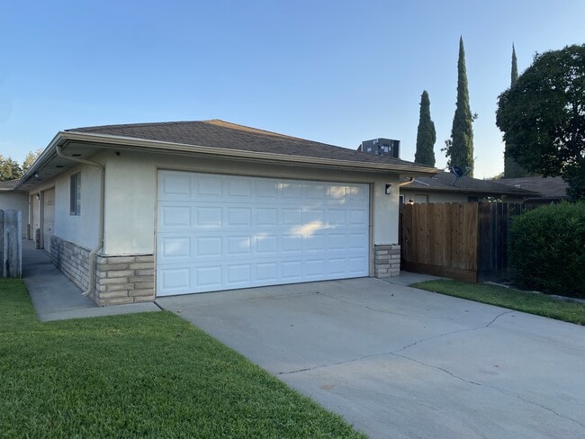 Photo - 3000 Keller St