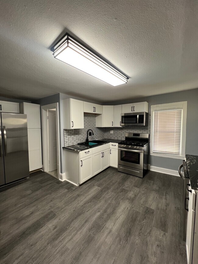 Photo - 205 Ashworth Pl