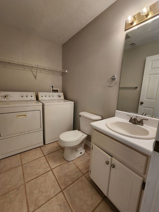 BRIARWOOD WEST!!! New Flooring!!! New Kitc... Rental For Rent in