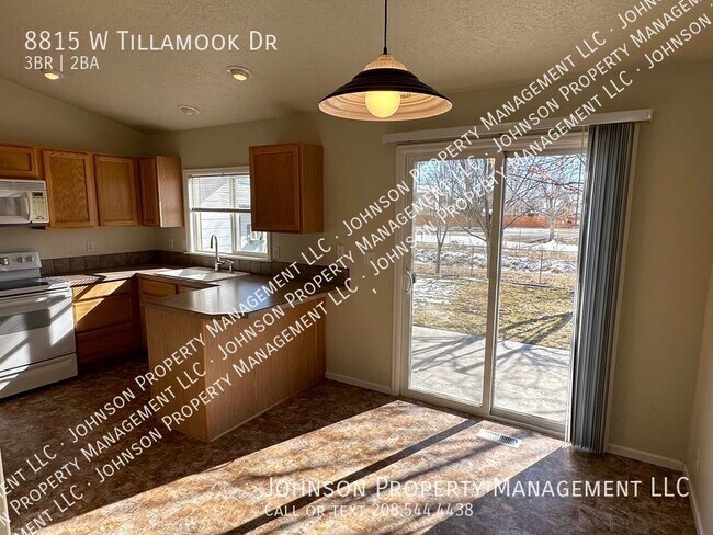 Photo - 8815 W Tillamook Dr