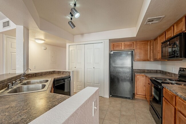Building Photo - Ready to Move In - Two Bedrooms!