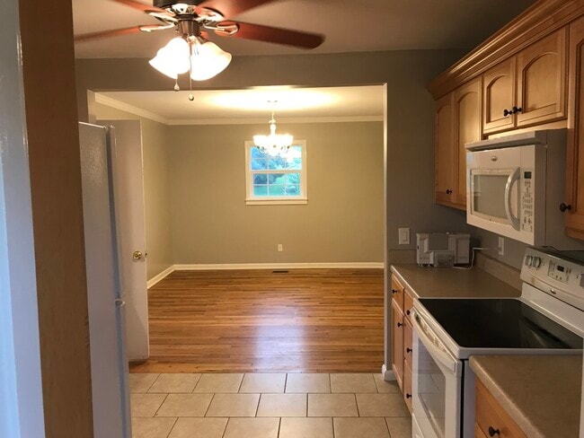Photo - 1601 Woodvale Dr NW