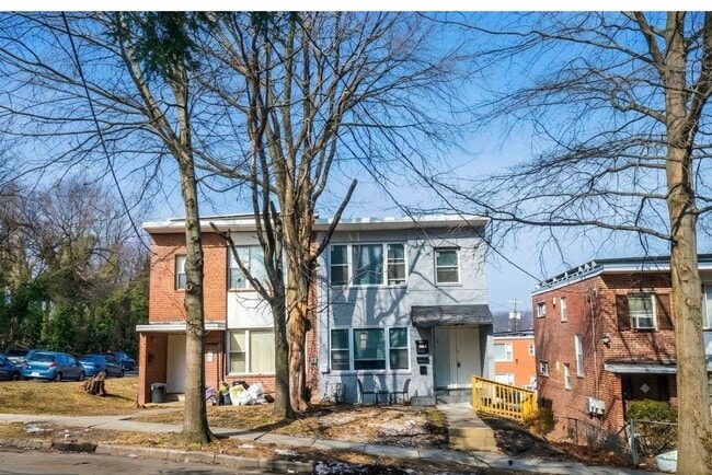 32 Varnum St NE