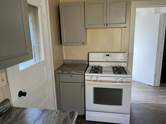 Photo - 2 Bedroom/1 Bathroom East Peoria Home for ...