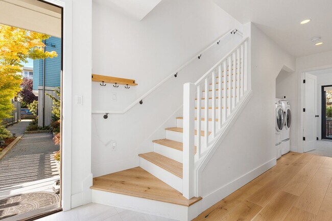 Photo - West Seattle 3 Bedroom Luxury Townhome with Stunning Views