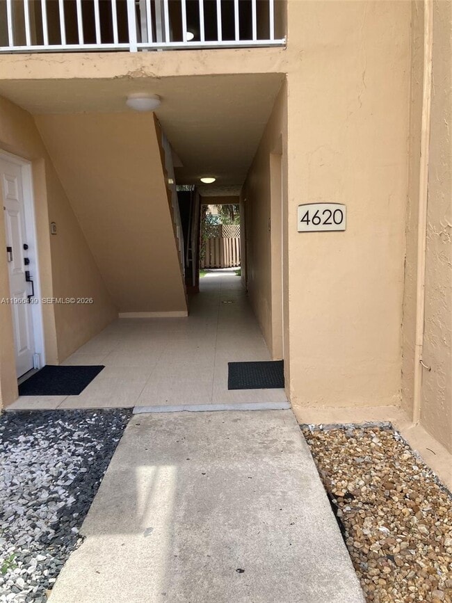 Building Photo - 4620 NW 79th Ave Unit 1-A