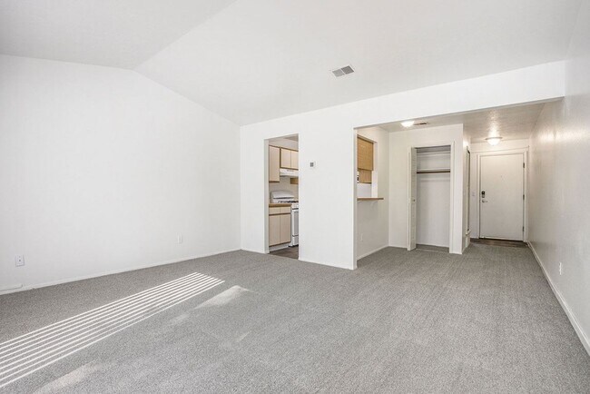 Hampton Lakes Apartments