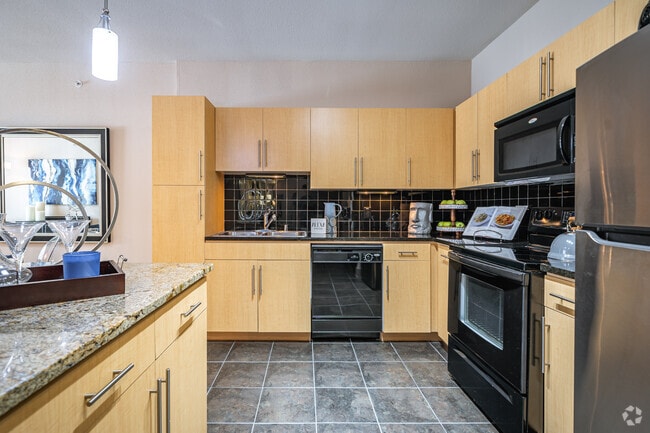 1BR, 1BA - 752SF - 36Sixty