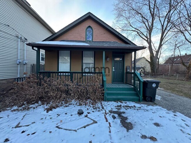 Building Photo - 2484 W 10th St Unit Back House