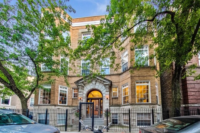 Photo - 825 W Cuyler Ave Condo Unit 2E