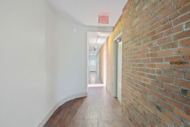 Photo - 30 E Hollister St Unidad 2