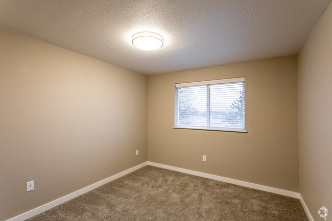 2BR, 1BA - 884 SF - Renovated