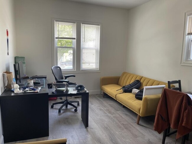 Photo - 123 Burlington St