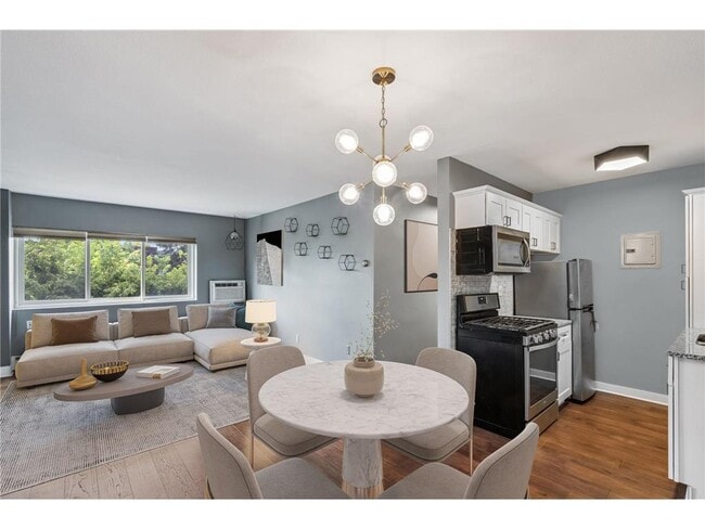 Building Photo - 504 W Franklin Ave Unit 2C Rental