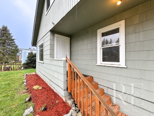 1215 Evans Ave W