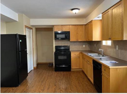 Photo - 2 Bed 1 Bath Lower unit - Closer to Downtown Unité B